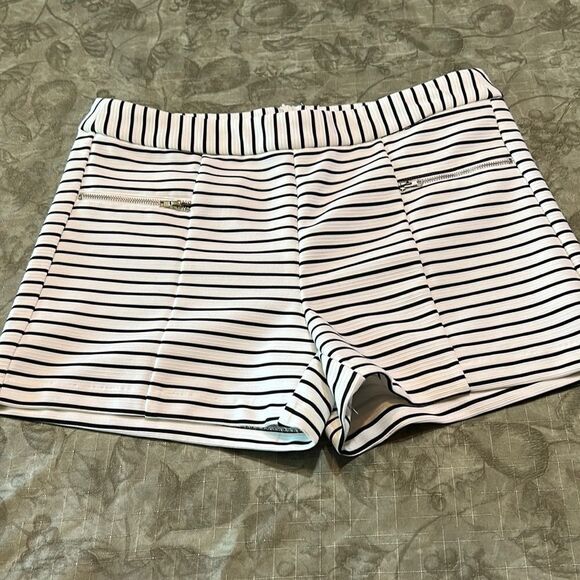 Cisono M Striped Short Shorts - Picture 1 of 5